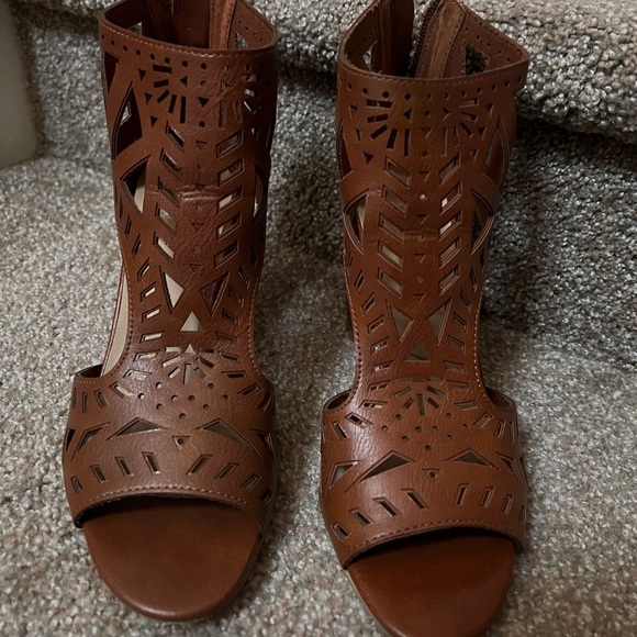 Brown heels - Picture 1 of 2